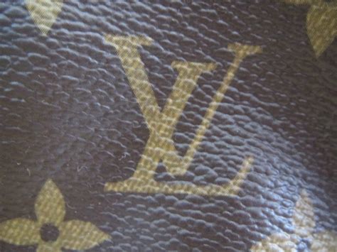 monospalla louis vuitton falso|false louis vuitton signs.